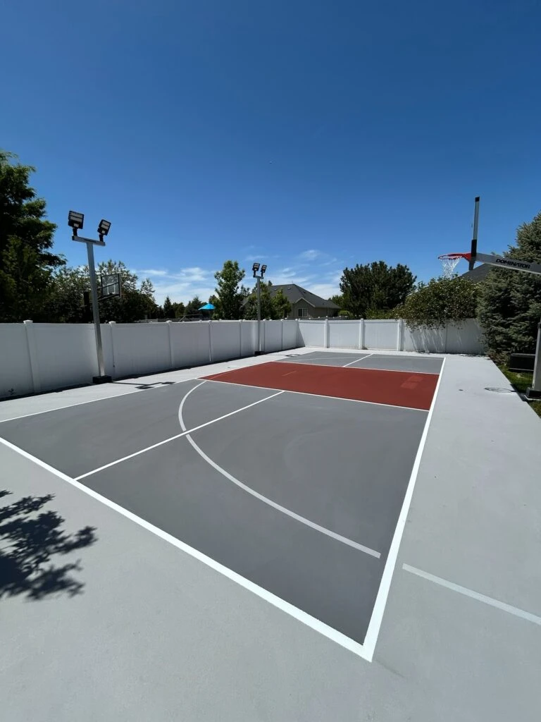 Xây sân bóng rổ - pickleball linh hoạt 7 lớp sơn có 10% Hạt Cao Su TopSports trên nền ciment